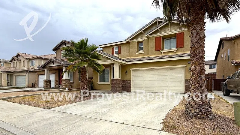 5 bed, 3.0 bath, 2758 sqft, $2,600 — Photo 2