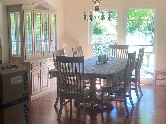 3rd image of 4924 Hollycrest Way