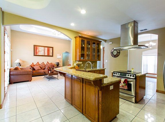 4th image of 1811 Fair Oaks Dr