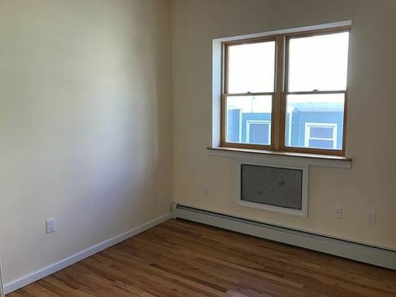 3rd image of 58 Bay 28th St #1