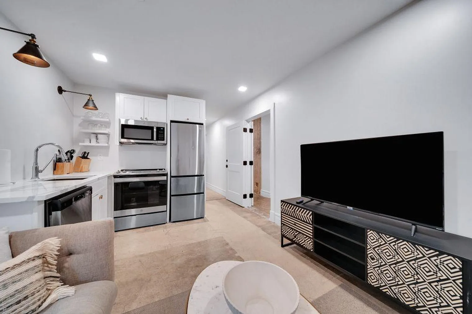 3 bed, 3.0 bath, 1259 sqft, $8,152 — Photo 1