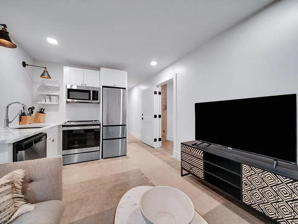 505 E Travis St #ID1267121P