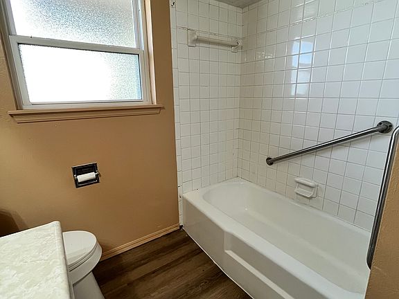 5th image of 3812 Rosewood Dr