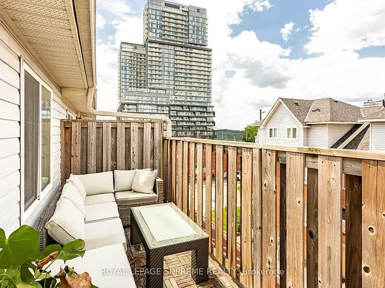 16 Lightbourn Ave — Photo 37