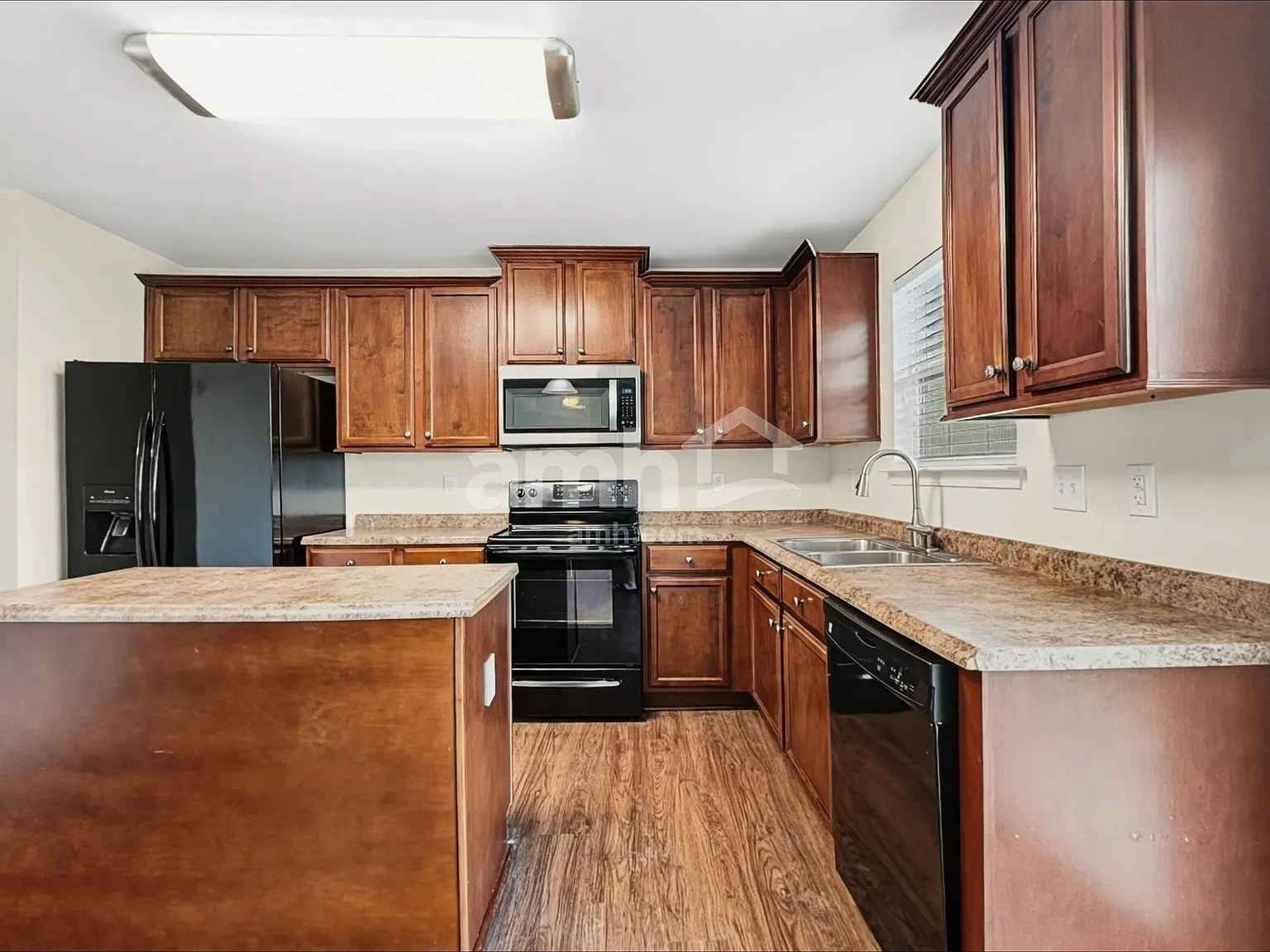 4 bed, 2.5 bath, 2233 sqft, $2,145 — Photo 4