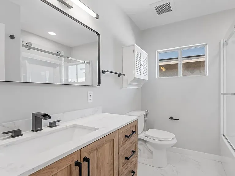 1134 Atwater St — Photo 5