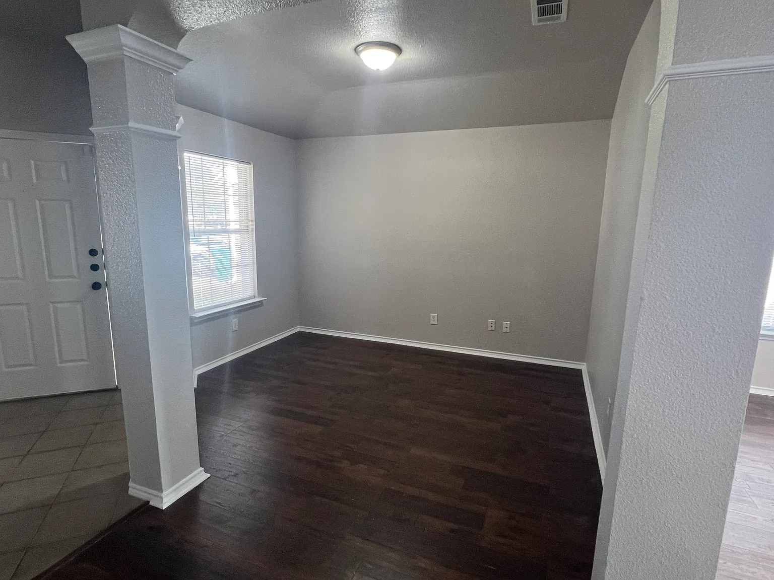 5 bed, 1958 sqft, $1,975 — Photo 3