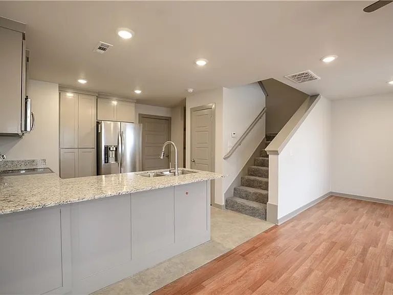 3428 Vel Mews — Photo 9