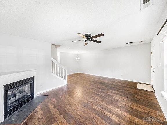 5th image of 4016 Ashby Ln