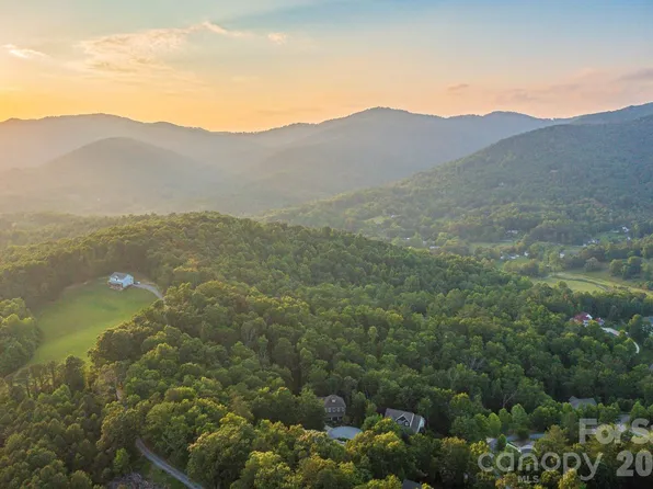 6 Grouse Ter, Fairview, NC 28730
