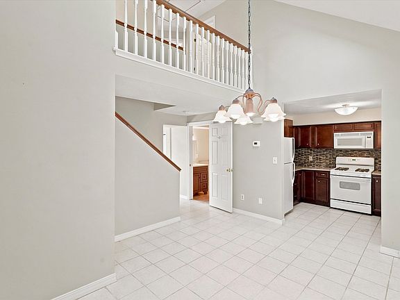 3rd image of 59 Holyoke St APT 3
