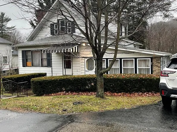 109 Oak St, Hollsopple, PA 15935