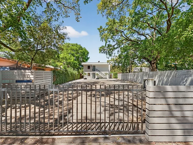 37 NW 59th St #7 — Photo 3