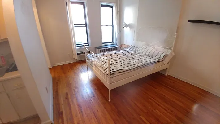 Rented by Downtown Mgt & Realty LLC | media 1