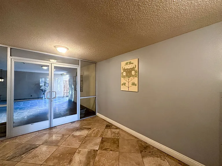 718 N Monterey St — Photo 17