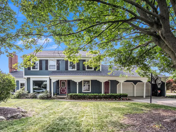 2104 Waterbury Dr SE, Kentwood, MI 49508