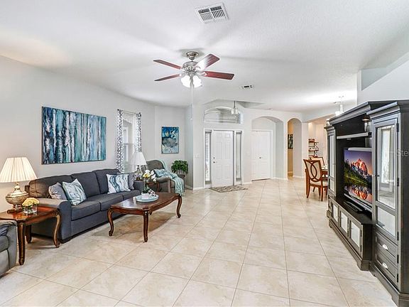 3rd image of 30533 Lettingwell Cir