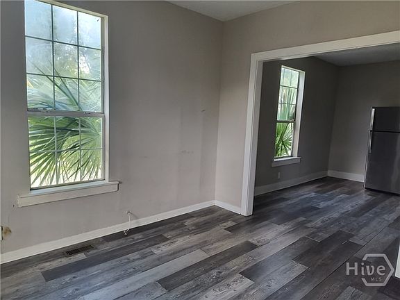 2nd image of 660 W 42nd St