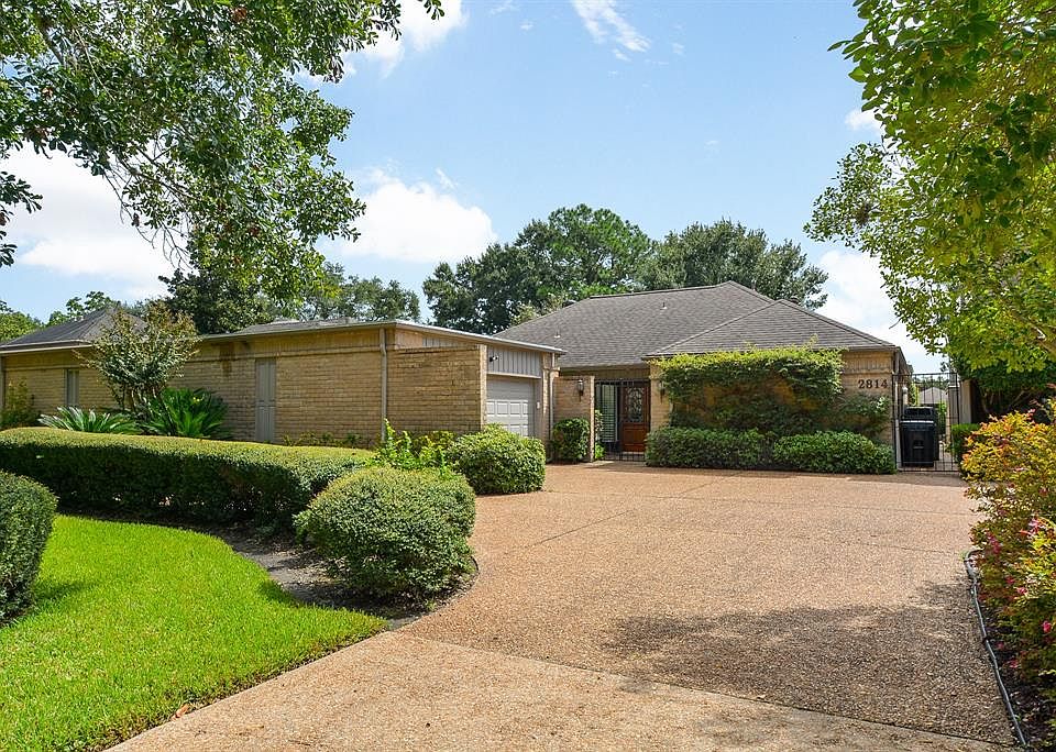 1st image of 2814 Country Club Blvd