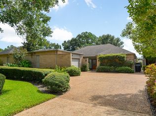 2814 Country Club Blvd, Sugar Land, TX 77478