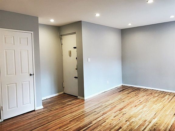 4th image of 950 Bronx Park S APT 4A
