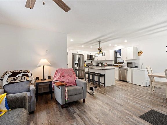 5th image of 1009 2nd Ave NE