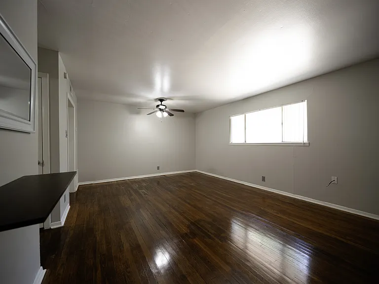 804 N Locust St — Photo 2