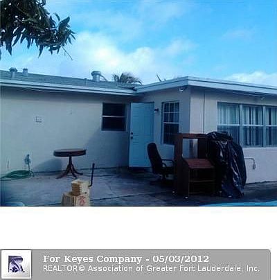 2nd image of 630 NW 38th Pl