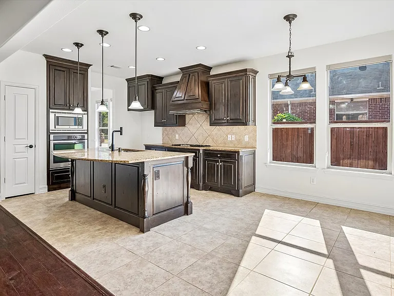 1037 Everglades Dr — Photo 9