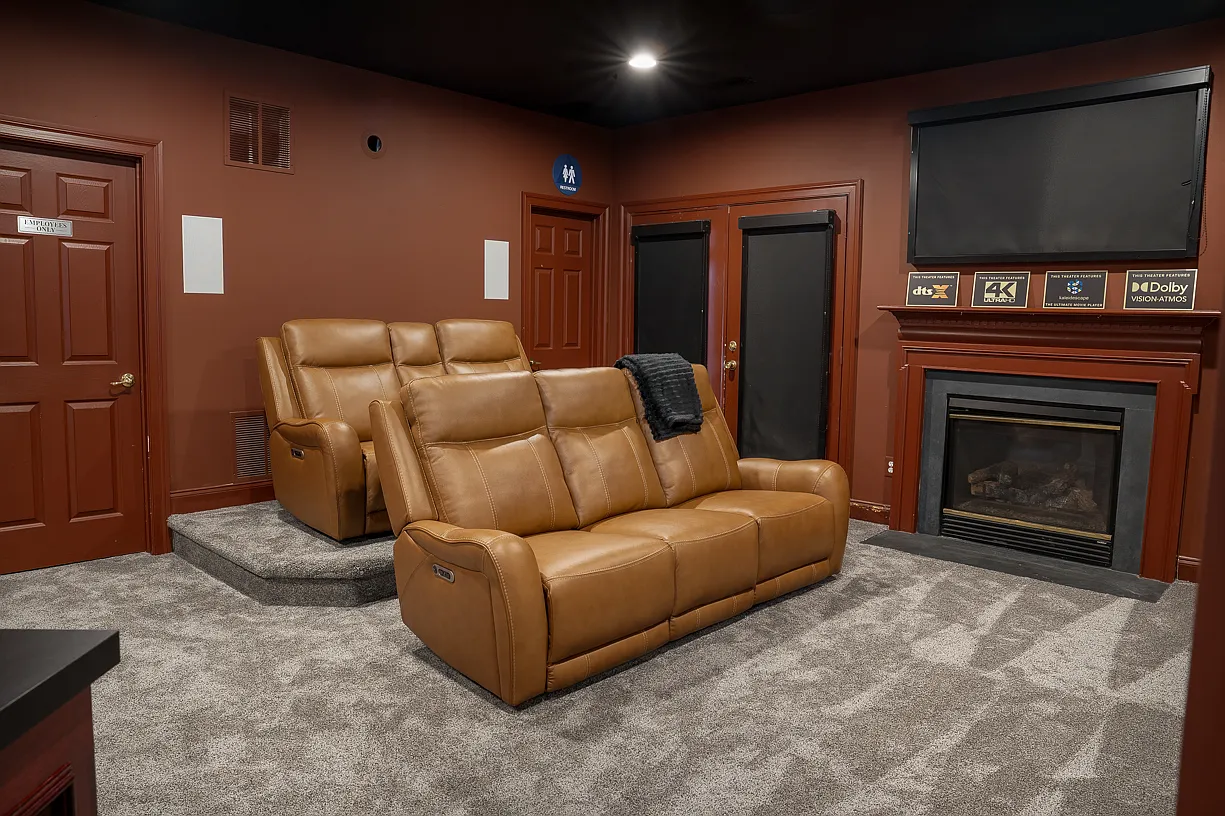 3 bed, 3.5 bath, 2650 sqft, $4,900 — Photo 3