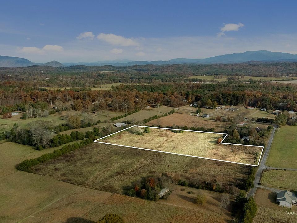 2nd image of 365 Davis Rd SE