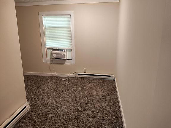 3rd image of 9 Heard St NE