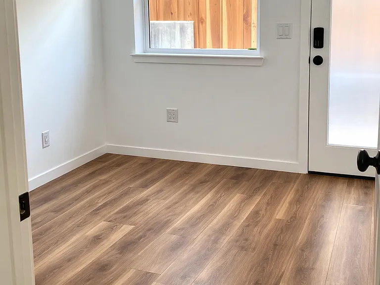 1615 Phillips Ln — Photo 23