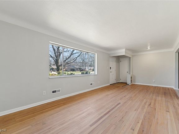 3rd image of 6372 Tanglewood Ln