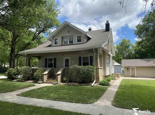 141 N 11th St, Geneva, NE 68361