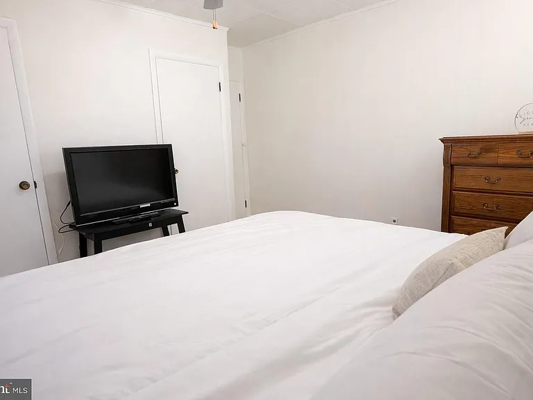 131 Livingston Ave — Photo 7