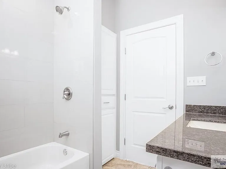 1434 W White Oak Dr — Photo 16
