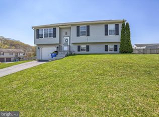 185 Asbury Ct, Mount Wolf, PA 17347