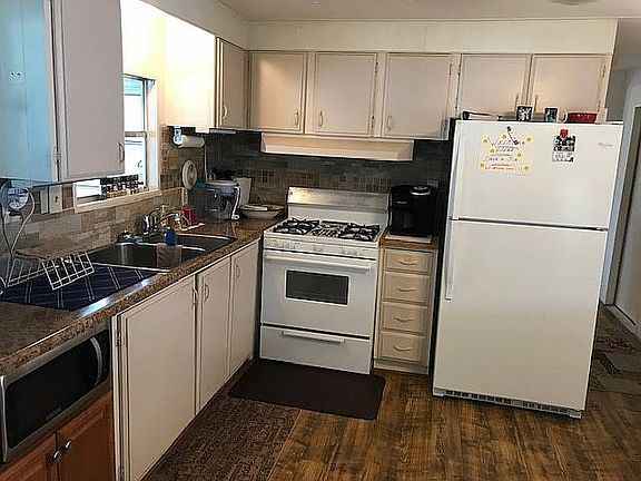 3rd image of 226 Inverness Ln