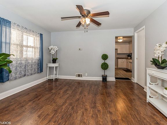 4th image of 13115 Greenwood Ave