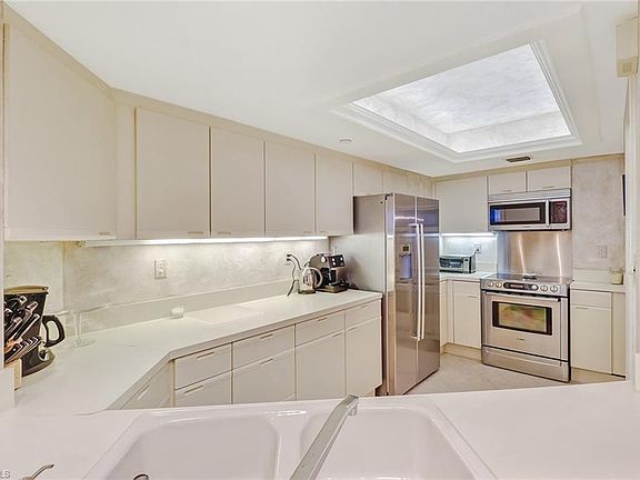 3rd image of 4751 Gulf Shore Blvd N APT 503