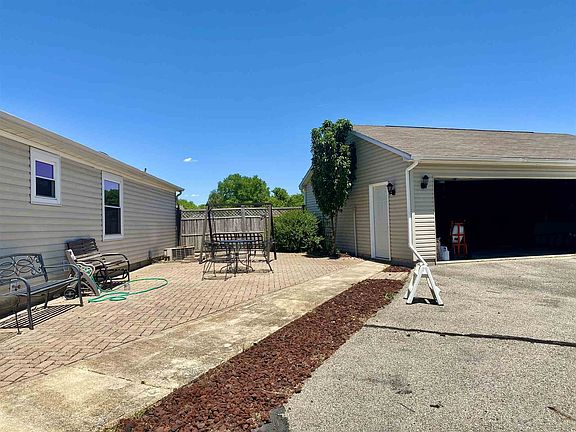 4th image of 35 Lake Ct