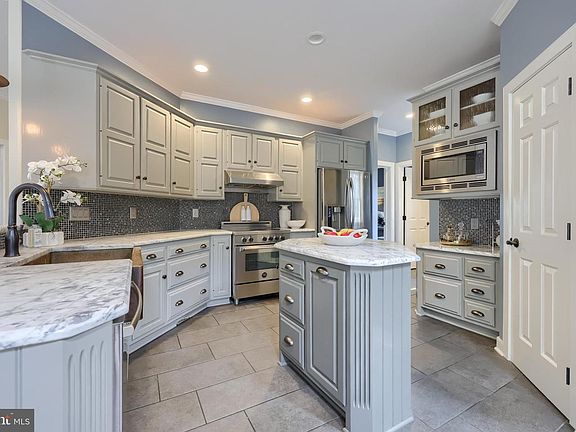 4th image of 2282 Porter Way