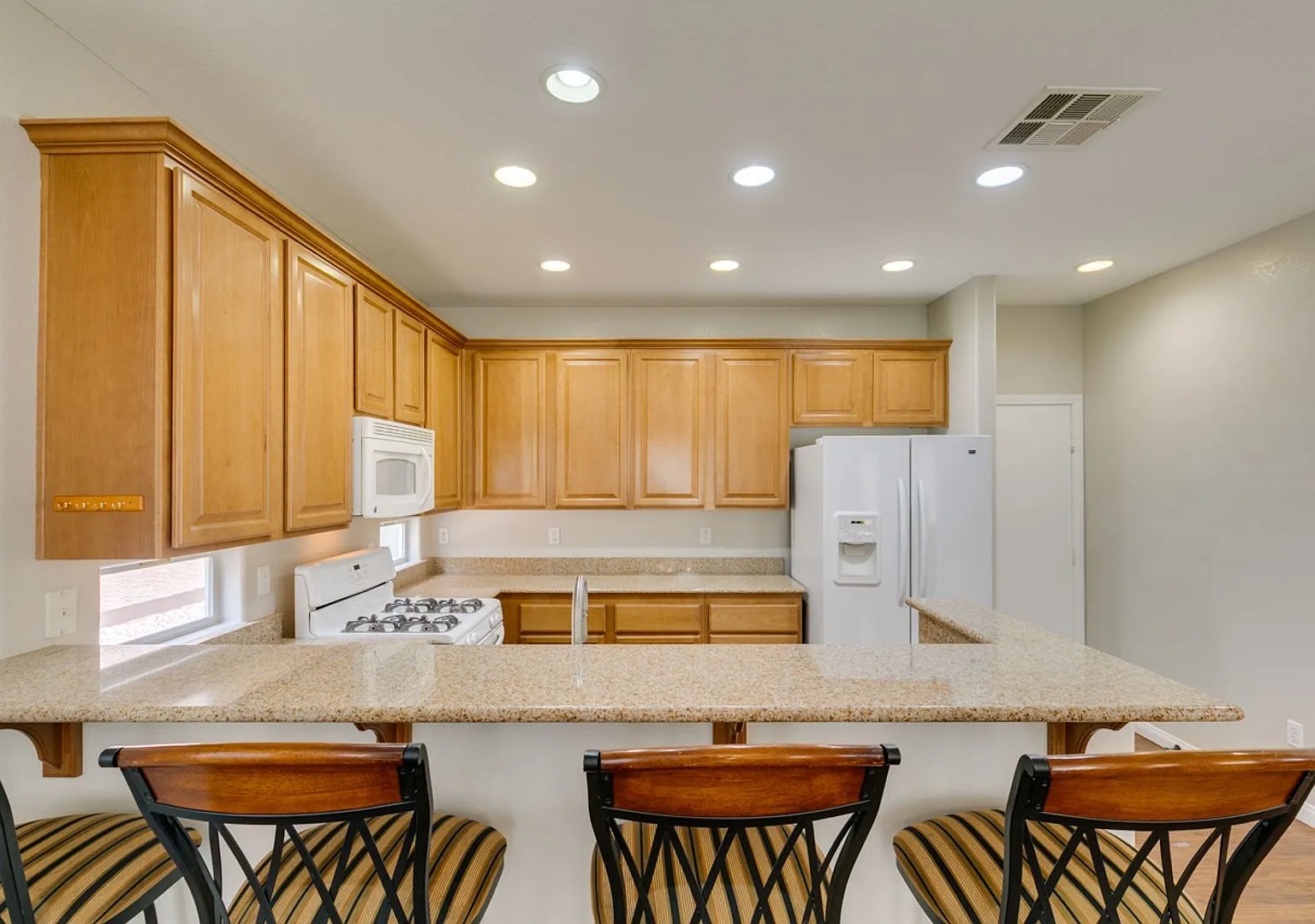 Beautiful 3 Bed / 3 Bath Home in Skyridge Community — Photo 1