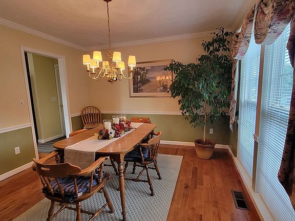 4th image of 34894 Cambridge Dr