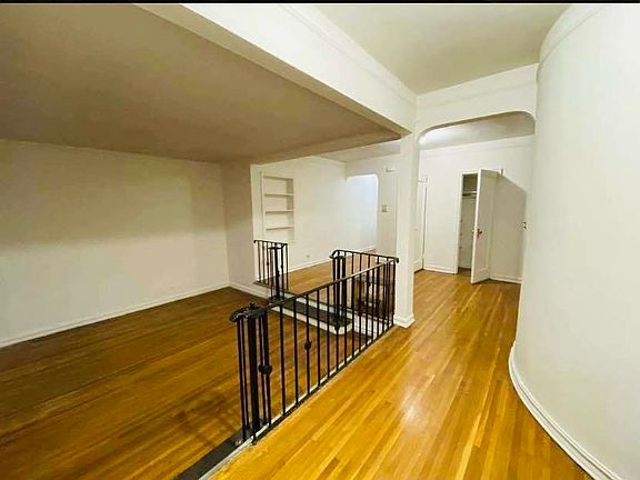 5th image of 68-12 Yellowstone Blvd #1