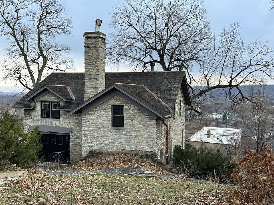 2 bed, 1200 sqft, $2,350 — Photo 3