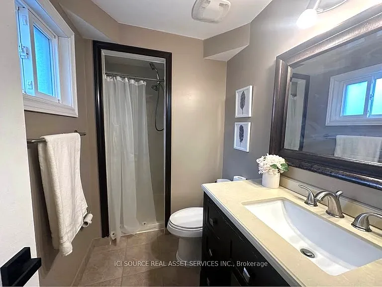 44 Adams Dr #UPPER — Photo 16
