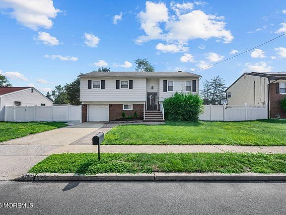 3rd image of 42 Shirley Boulevard