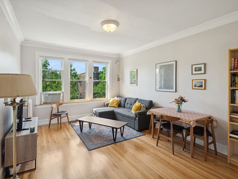 2nd image of 2608 W Ainslie St #3W